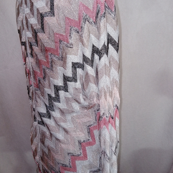 White House Black Market Chevron Long Sleeve in Pink, Black, and Cream - Picture 12 of 13